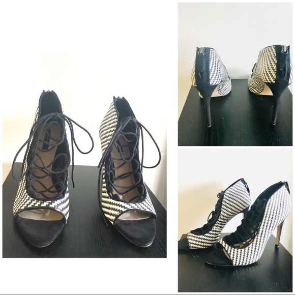 Zara open toe lace up bootie shoe
black and whit - Picture 4 of 4